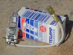 Bec auto halogen H3 Teslamp 55 W Pk 22s 12 V fab Cehia cu ambalaj - imagine 3