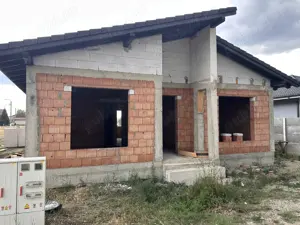 Vanzare Casa pe parter la rosu cu 432 mp teren cu toate utilitatiile bransate