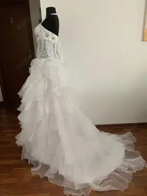 rochie de mireasa din organza, dantela si pietricele