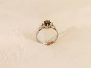 Vand Inel aur alb 18k cu diamante și safir