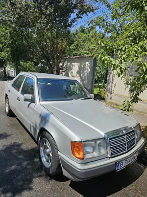 Vand Mercedes W124, E230, atestat vehicul istoric, aer conditionat functional