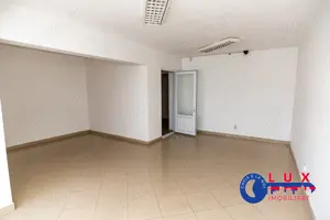 ID 8258 DE ÎNCHIRIAT   Spațiu comercial  Str Victoriei