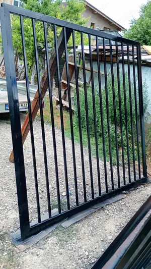 Garduri și porți metalice la comanda - imagine 2