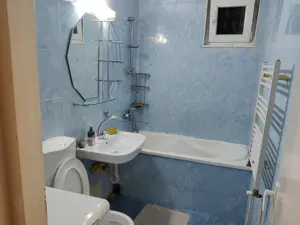 Dau in chirie apartament cu 3 camere!