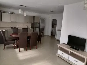 Ofer spre Închiriere pe termen lung apartament cu  3 camere, 98 mp