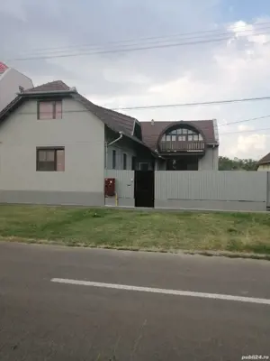 Vând casă de 250 metri pătrați Micalaca