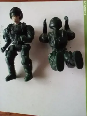 2 Figurine identice soldăței parașutiști, 3 cm