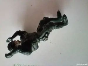 2 Figurine identice soldăței parașutiști, 3 cm - imagine 4