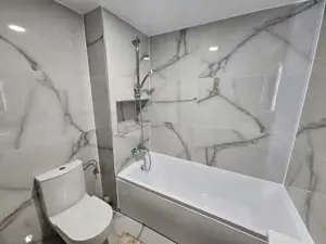 Casa renovata complet – zona Mall – - imagine 19