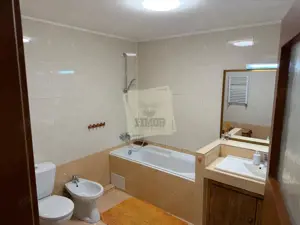 Apartament 3 camere 2 bai  balcon si parcare subterana pe Aleea Streiu - imagine 9