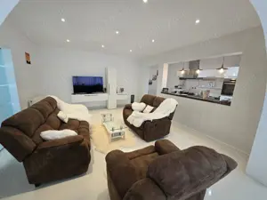 Casă la cheie în zona centrală în Birda cu teren 1.439 mp