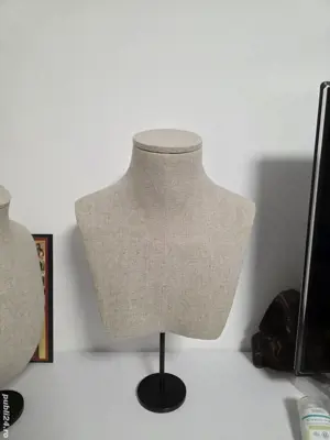 Vand Busturi  pentru expunere  bijuterii,material de In