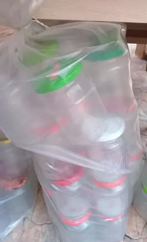 Vând borcane cu capac 720 ml