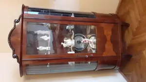 Vitrina antica furniruita