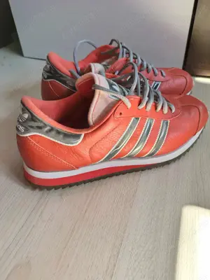 Adidasi Adidas Unisex sports shoes leather Size 43 - imagine 5