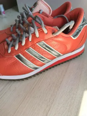 Adidasi Adidas Unisex sports shoes leather Size 43