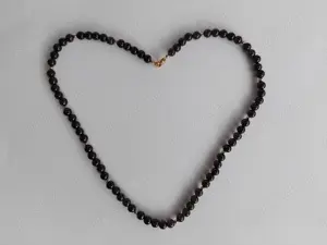 Colier din granate medii cu margele argintii intercalate