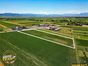 8.400mp, la DN12, cu Certificat Urbanism, teren intravilan, Chichis, Covasna.