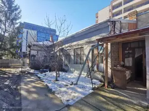 Teren Piața Victoriei 559mp (Casa 4 camere + teren in curte comuna 1000mp) - imagine 4