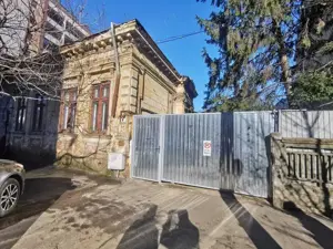 Teren Piața Victoriei 559mp (Casa 4 camere + teren in curte comuna 1000mp) - imagine 3