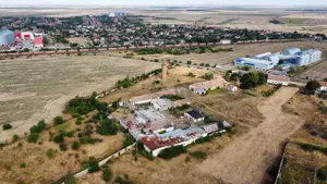 Inchiriez spatii depozitare DE LA  200 euro luna intr-un fost abator in localitatea Carani - imagine 12