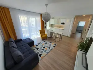 Apartament cu 3 camere zona Girocului esso