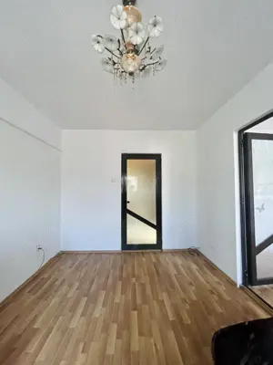 Vând apartament cu 3 camere în Micro 13 B, Galați   53500
