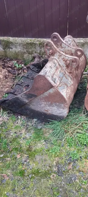 Vând cupă de 90 de buldoexcavator Komatsu wb 93-97r5 -r8 - imagine 2