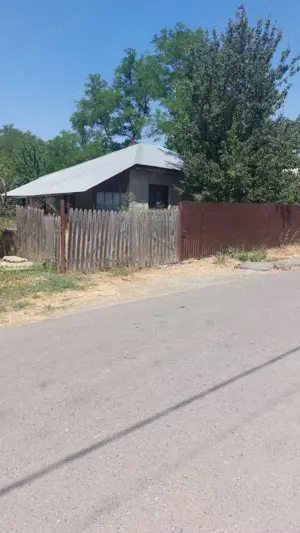 Casă bătrânească  din chirpici 2 camere, sat Gălățui, jud. Călărași  - imagine 2