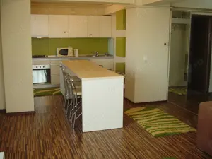 Inchiriez apartament cu 3 camere, decomandat, in Otopeni.