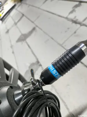 Antena radio cb cu talpa magnetica.