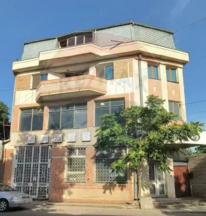 Clădire/Spațiu comercial central de vânzare  în Galați