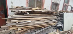 Vând lemn de tei pentru foc   resturi tăiate stivuite