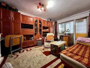 Apartament spatios, 3 camere, decomandat, etaj 1 - Calea Sagului