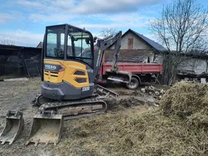 Execut lucrări cu mini-excavator 2.5 tone 