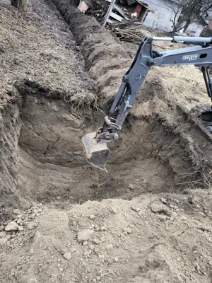 Execut lucrări cu mini-excavator 2.5 tone  - imagine 3