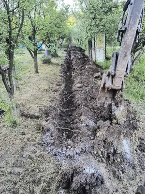Execut lucrări cu mini-excavator 2.5 tone  - imagine 2