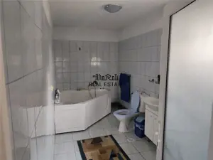 Proprietate spatioasa de vanzare in Gaesti, Dambovita - ideala pentru locuit sau agropensiune - imagine 6