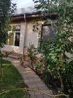 Casa 2 dormitoare si living mare Cartierul Radu Negru - Buzaului