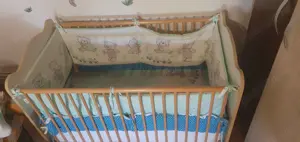 Vînd patuț bebe din lemn,stare impecabilă