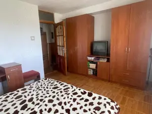 Vand apartament , 4 camere , decomandat , etaj 3 , stadion - imagine 4 Vand apartament , 4 camere , decomandat , etaj 3 , stadion - imagine 4