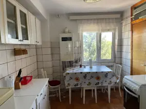 Vand apartament , 4 camere , decomandat , etaj 3 , stadion - imagine 9 Vand apartament , 4 camere , decomandat , etaj 3 , stadion - imagine 9