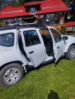Vând Dacia Duster in stare foarte bună 4*4 diesel..an 2013 - imagine 5