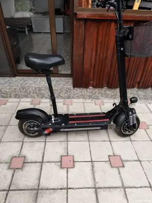 Trotinetă electrică Lamtwheel, model AK-02.