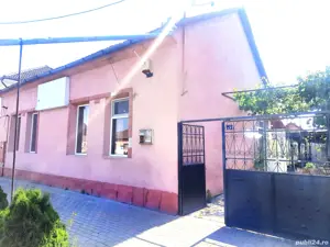 Casă pretabil afacere, de vânzare în 2 rate, la șoseaua principală în Chișineu-Criș