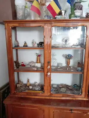 Vitrină lemn masiv vintage 1977