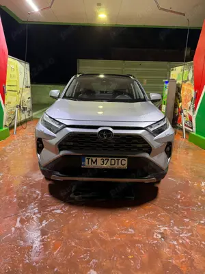Vând Toyota RAV4 Luxury Premium AWD Hybrid, an fabricație 2023, stare excelentă: - imagine 3 Vând Toyota RAV4 Luxury Premium AWD Hybrid, an fabricație 2023, stare excelentă: - imagine 3