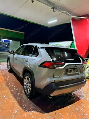 Vând Toyota RAV4 Luxury Premium AWD Hybrid, an fabricație 2023, stare excelentă: - imagine 2 Vând Toyota RAV4 Luxury Premium AWD Hybrid, an fabricație 2023, stare excelentă: - imagine 2