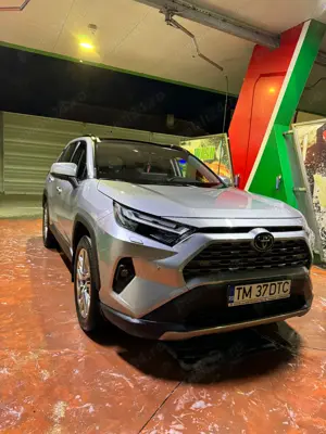 Vând Toyota RAV4 Luxury Premium AWD Hybrid, an fabricație 2023, stare excelentă: