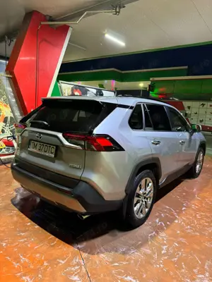 Vând Toyota RAV4 Luxury Premium AWD Hybrid, an fabricație 2023, stare excelentă: - imagine 6 Vând Toyota RAV4 Luxury Premium AWD Hybrid, an fabricație 2023, stare excelentă: - imagine 6